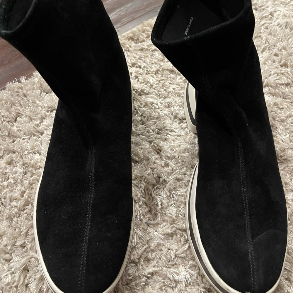 Authentic Stuart Weitzman - Picture 2 of 6